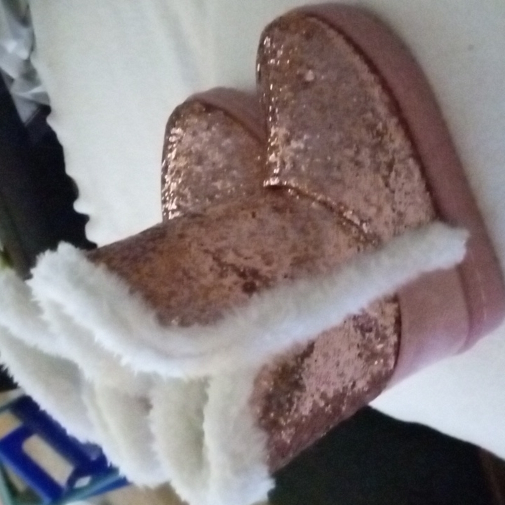 Little girl boots size 7😍 - Picture 2 of 3